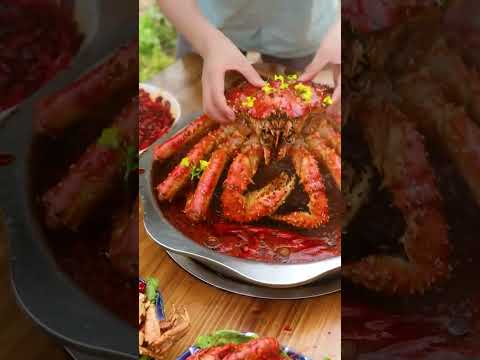 【村里一枝雪妹妹】今天和天蓬一起去瀑布边捉螃蟹，回家做饭的时候小花又来蹭饭了，味道真巴适#美食分享#农村生活 #shorts