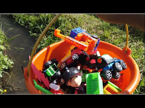 Mencari dan Menemukan Mainan Mobil-Mobilan, Fang, Boboiboy, Truk di Sungai Kecil !!!!