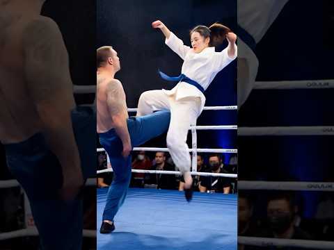 The kung fu girl's consecutive kicks are so amazing that even strong men can't handle them #kungfu