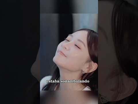 La chica duerme separada de su marido pero cada medianoche va a su habitación
