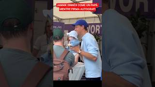 Jannik Sinner con un bebè mentre firma autografi - #janniksinner #sinner #italia #tennis