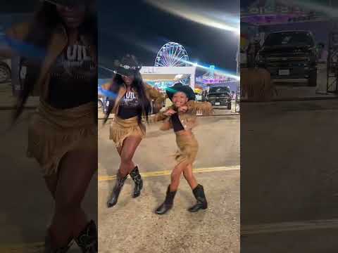 WHERE THEM FANS AT 💃🏽😍🔥 #princezzparis #dance #cowgirl