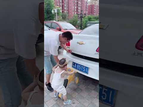 这兜爸心真大,接个电话竟然把兜兜给落下了,求兜宝的心理阴影面积 #funny #baby #cute