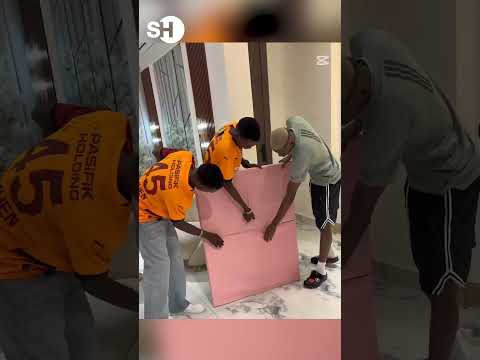 VICTOR OSIMHEN NİJERYA'DA İMZALI GALATASARAY FORMALARINI ÇEVRESİNE HEDİYE EDİYOR!