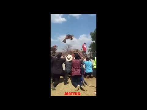 ¡INCREÍBLE! HOMBRE LEVITA EN ÁFRICA