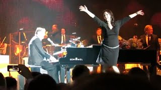 Fan klettert auf die Bühne bei Udo Jürgens Konzert (15.11.2014, Berlin)