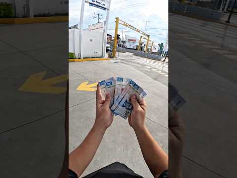 Un seguidor me envió dinero para desempeñar el cel de mi morita 😂#viral
