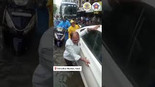 Mumbai Police Help Push Vehicle Stuck in Floodwaters at Busy Market