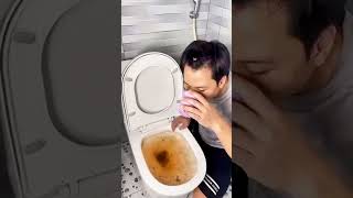 يشرب من التواليت 😯 Drinking from the toilet