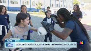 Escola de Itajaí oferece aulas de boxe no contraturno para crianças
