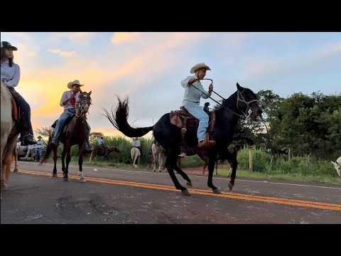 Cavalgada de Alvelãndia - Jaraguá Goiás roubando a cena no final de tarde na roça