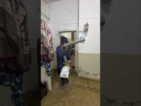 ghar se pani nikal rahy hain #youtuber #youtubeshorts #flood
