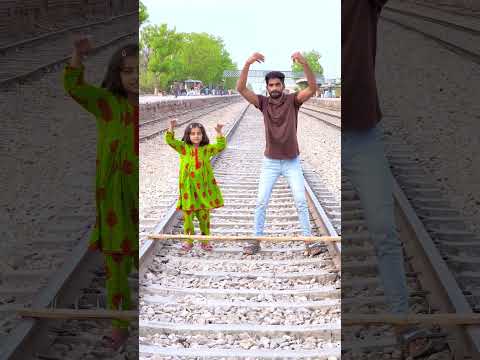 Dua ne train k agay kia rakha#متابعه #لايك #تصميمي #اغاني #vfxmahjabeen #india #railway #ytshorts