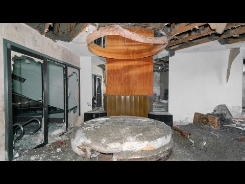 Exploring an Abandoned Love Hotel - Carpeted Bathrooms & Heart Shaped Tubs