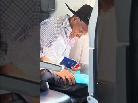 Un Abuelo 👴🏼 en un Avión ✈️