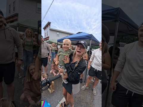 His moms face 😂🤣😂🤣