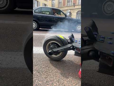 Ça y est à Paris, ils deviennent tous fous autour de ma Arvala M 11 @right-j3b
