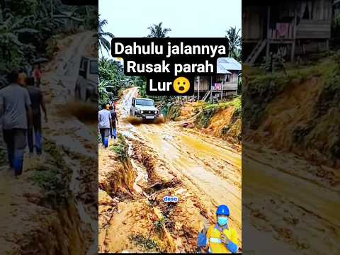 perbaikan jalan rusak di desa menggunakan alatberat canggih #jalanrusak #excavator #truck #shorts