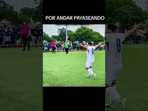 Esto le pasó por andar PAYASEANDO #futbol #soccer #life #comedy #funny