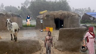 Fast And Heavy Rain in Village Area of Pakistan || 4K rain at Night