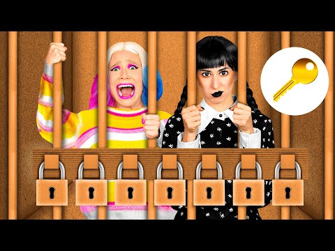 الهروب من سجن الورق المقوى مع Wednesday Addams BaRaDa Challenge