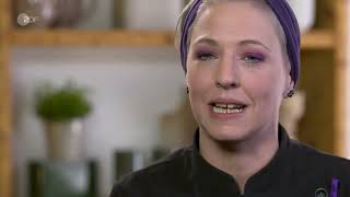 Rehrücken mit Wildjus, Blumenkohlpüree, Wirsingsalat, Wacholder-Joghurt und Wirsing-Chip