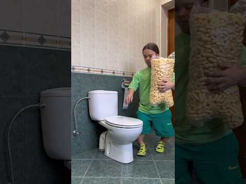 سقط شيبسه في الحمام #shorts