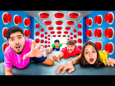 ESCAPÉ de 10 YOUTUBERS con 10 BOTONES MISTERIOSOS