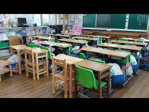 1120912學生趴掩穩 - YouTube