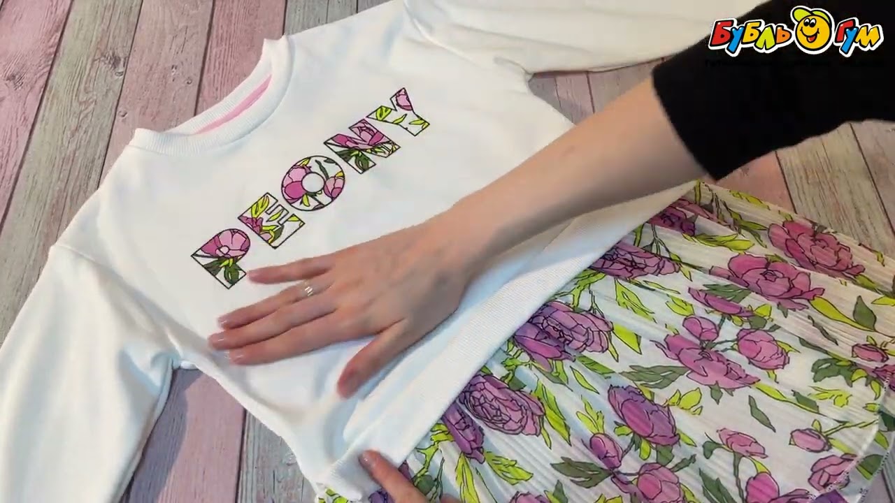 Платье Lanson Kids трикотажное с лаконичной надписью пионы белое - видео