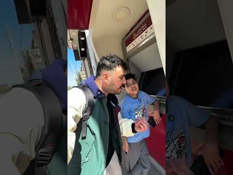 بيسحب خمسه جنيه من المكنه !😂😂