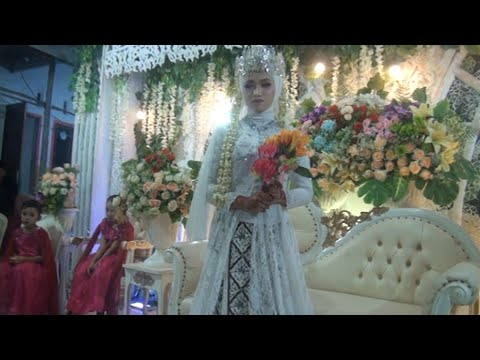 Pengantin di Buat Secantik Mungkin Untuk Acara Kirab Manten