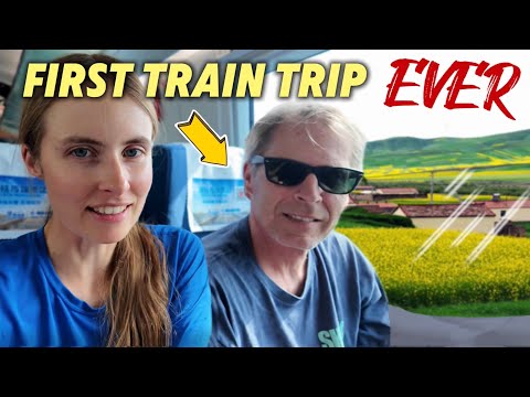 Taking my parents to my old home: Nanjing 🇨🇳 My father’s FIRST TIME on a train! 连火车都没坐过的美国爸爸体验中国的高铁！