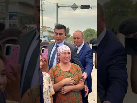 Kutilmaganda prezident korteji yo'lda to'xtadi. Prezidentimiz xalq bilan birga ❤️