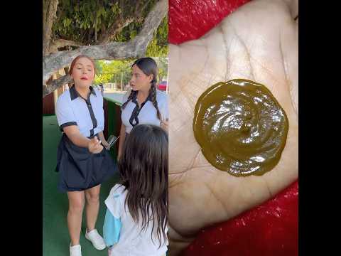 Niña de la calle cambia sus muñecas por un plato de comida😱parte 2 #foryou  please watch