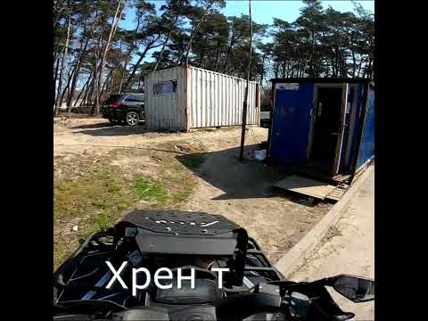 Охранник решил, что умный перегородив выезд! Незаконно закрывают съезд к морю!