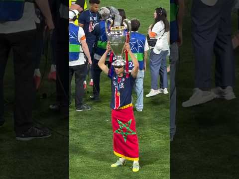 Achraf Hakimi LIFT THE CHAMPIONS LEAGUE TROPHY أشرف حكيمي بطل دوري ابطال اوروبا