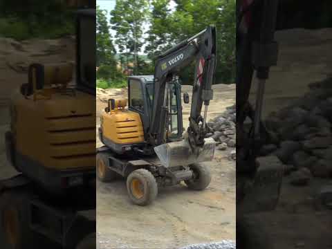 Xe Ô Tô Tải Ben Chở Và Đổ Đá, Máy Xúc VOLVO EW60C Làm Việc #excavator