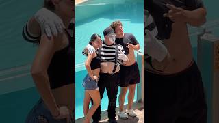 Who wears it best? | Tom the mime