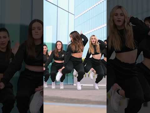 TikTok con THE REGQUEENS ๐ธ๐ป Pelรฉ Dance Trend in 4K ๐ธ hip hop in 4K a Milano | #Shorts ๐ต by Rhove