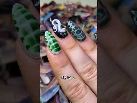Ich BEWERTE meine HALLOWEEN NAGELDESIGNS 😱🩸⛓️ #nailart #nails #halloween #beauty