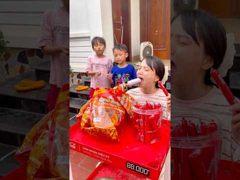 Bố tốt trừng trị mẹ ghẻ tham ăn xấu tính có kem mát xúc xích tăm cay nhưng lại yêu quý mỗi chị gái