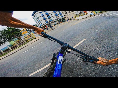 A FRENTE DA MINHA BIKE ESCORREGOU NA AVENIDA 😭 - BIKE VLOG