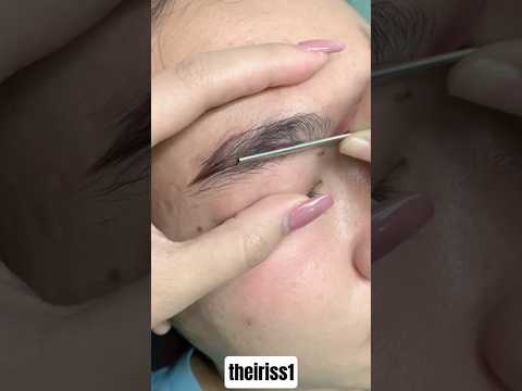 ASMR Eyebrow shaping with razor by @theiriss1