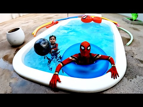 MERGULHOS DO PEQUENO HOMEM ARANHA NA PISCINA!