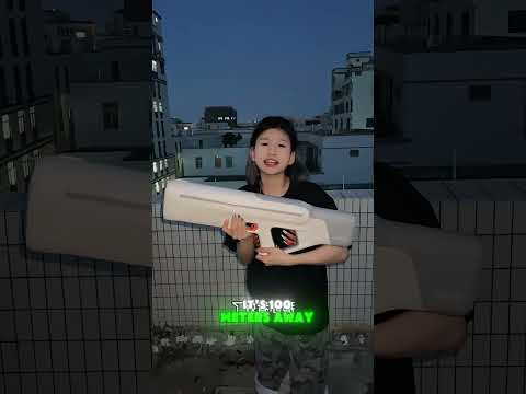 🔫😲Oh my gosh, this water gun has a range of a hundred meters#shorts
