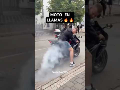 Su MOTO se enciende #accidente #motos #humor #automobile #suzuki