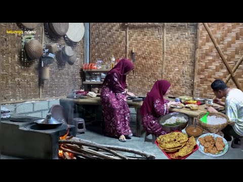 Bikin sendiri sesuai selera lebih nikmat,nasi pecel kesukaan untuk sarapan, masakan desa