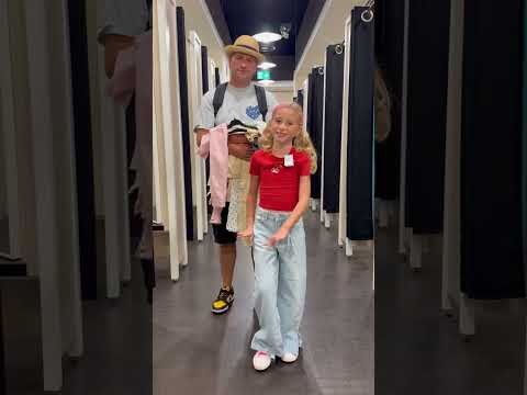 Giorgia fa balletto mentre si prova i vestiti e Papà Salvo si arrabbia tantissimo! #shorts