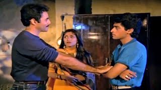 पुनीत इस्सर मोहनीश बहल के साथ है